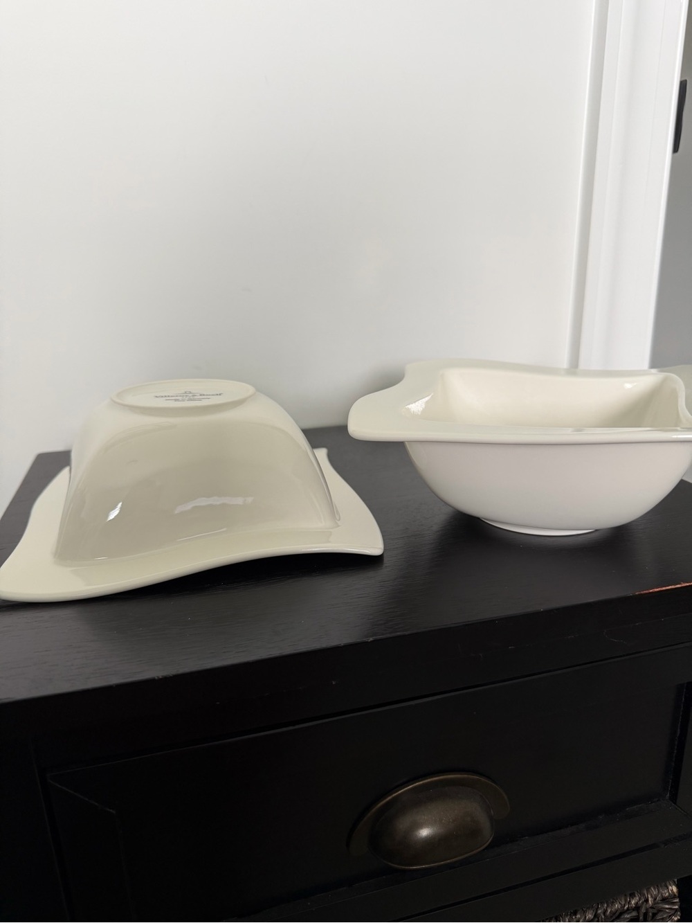 Villeroy & Boch Cream Ceramic Wave Square Serving Bowls - Set of 2 - Picture 2 of 4